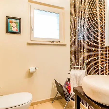 Sleeps 5 Pool Air Con Wifi