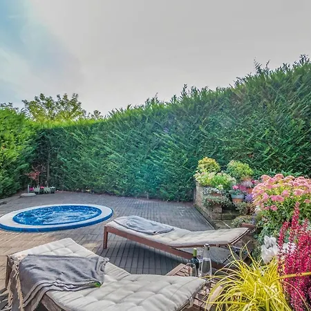 Sleeps 5 Pool Air Con Wifi * Lazise