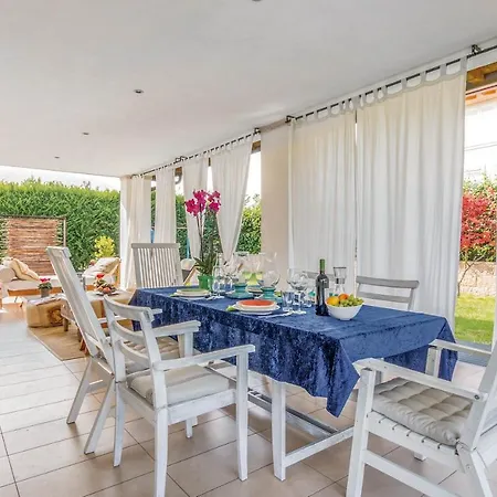 Sleeps 5 Pool Air Con Wifi